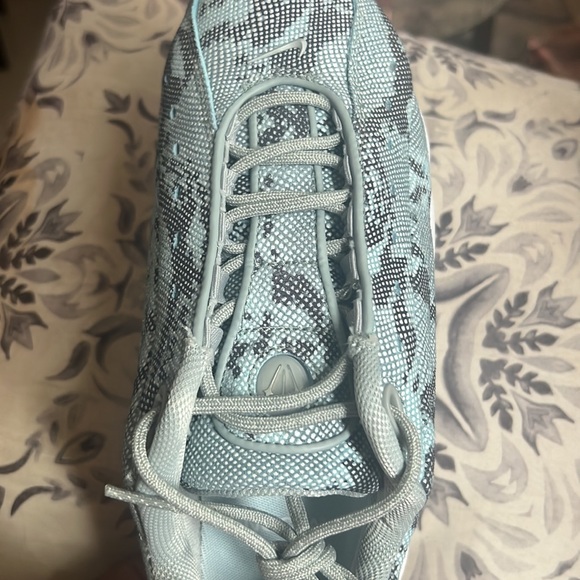 Brand new Nike hot step air terra shoes! Men’s 7, women’s 8.5 - Picture 4 of 5